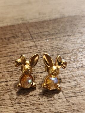 Vintage Avon Gold Bunny Stud Earrings with Iridescent Stone